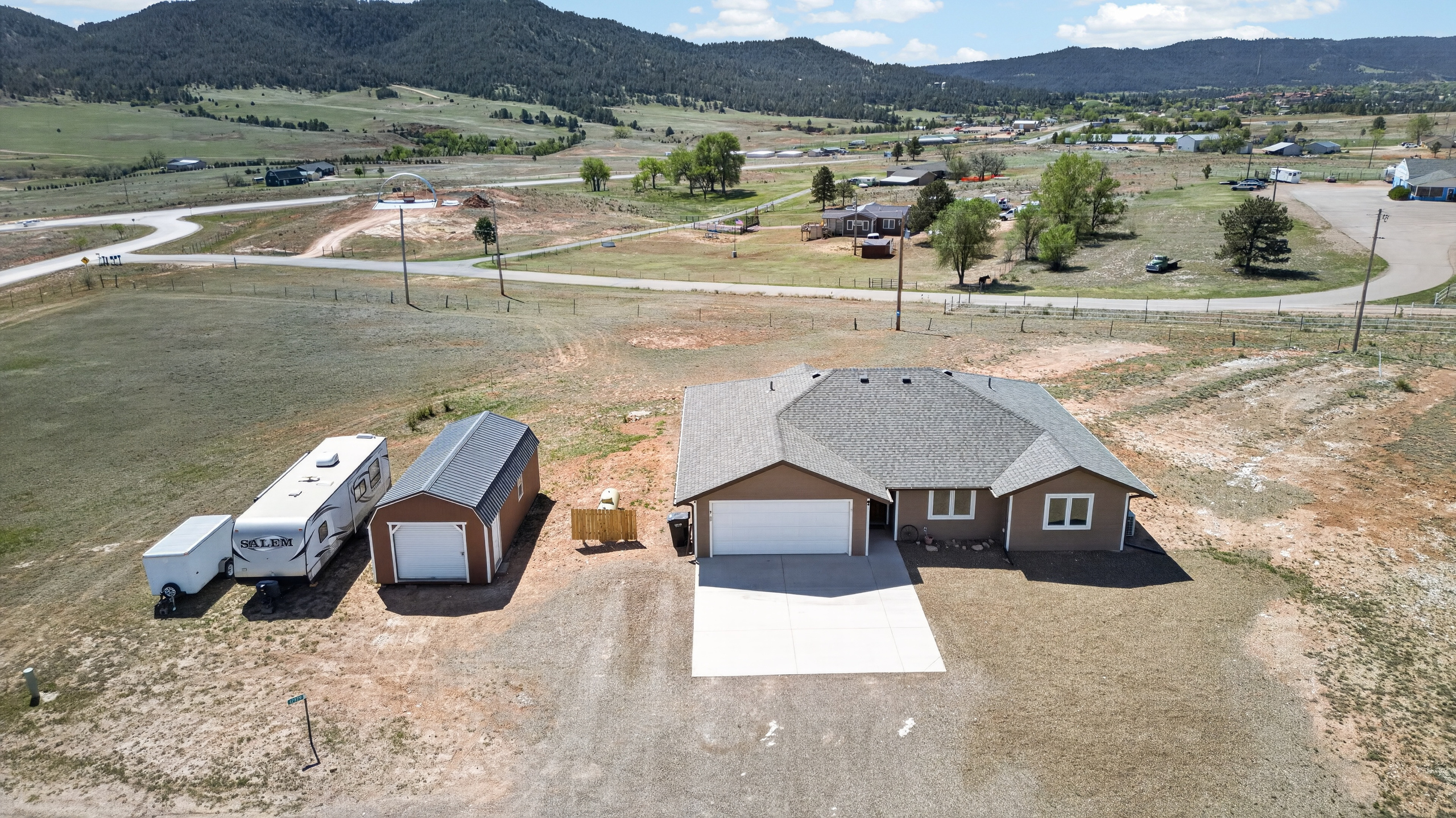 12929 Sapphire Ln, Hot Springs, SD