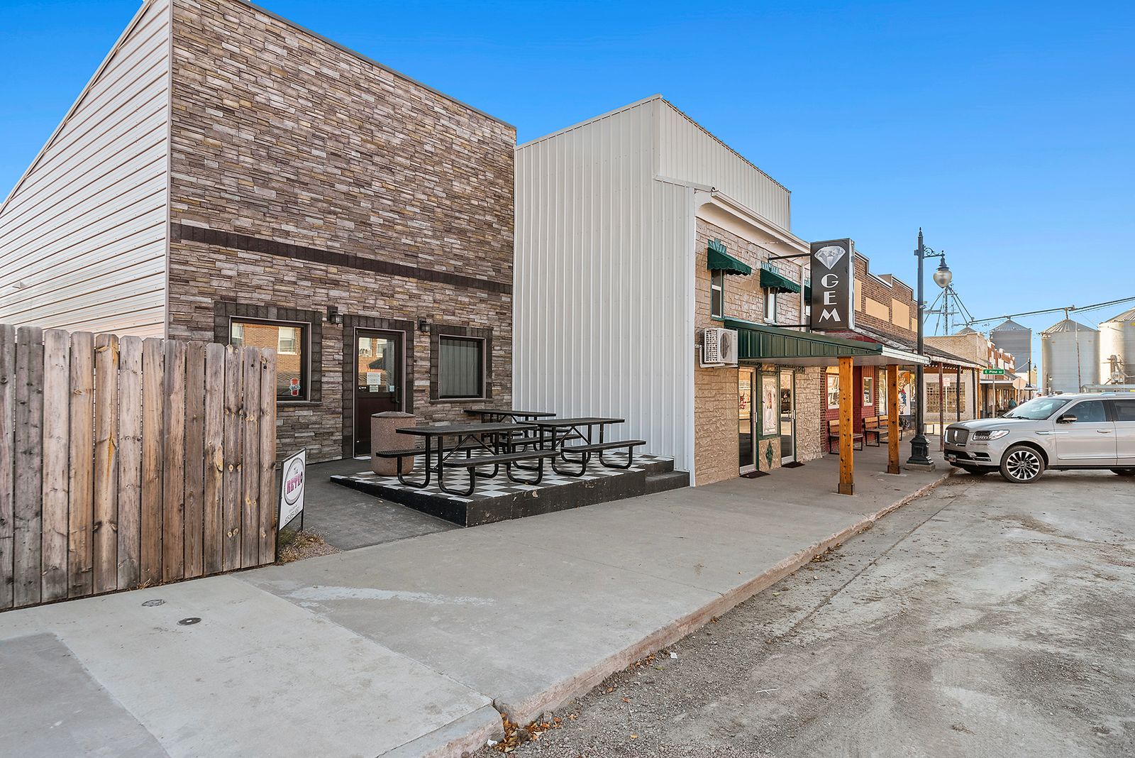 106 N CENTER AVE, Phillip, SD, 57567, exterior