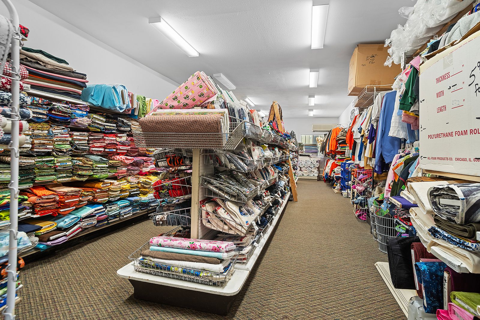 135 S CENTER AVE, Philip, SD, 57567, shop