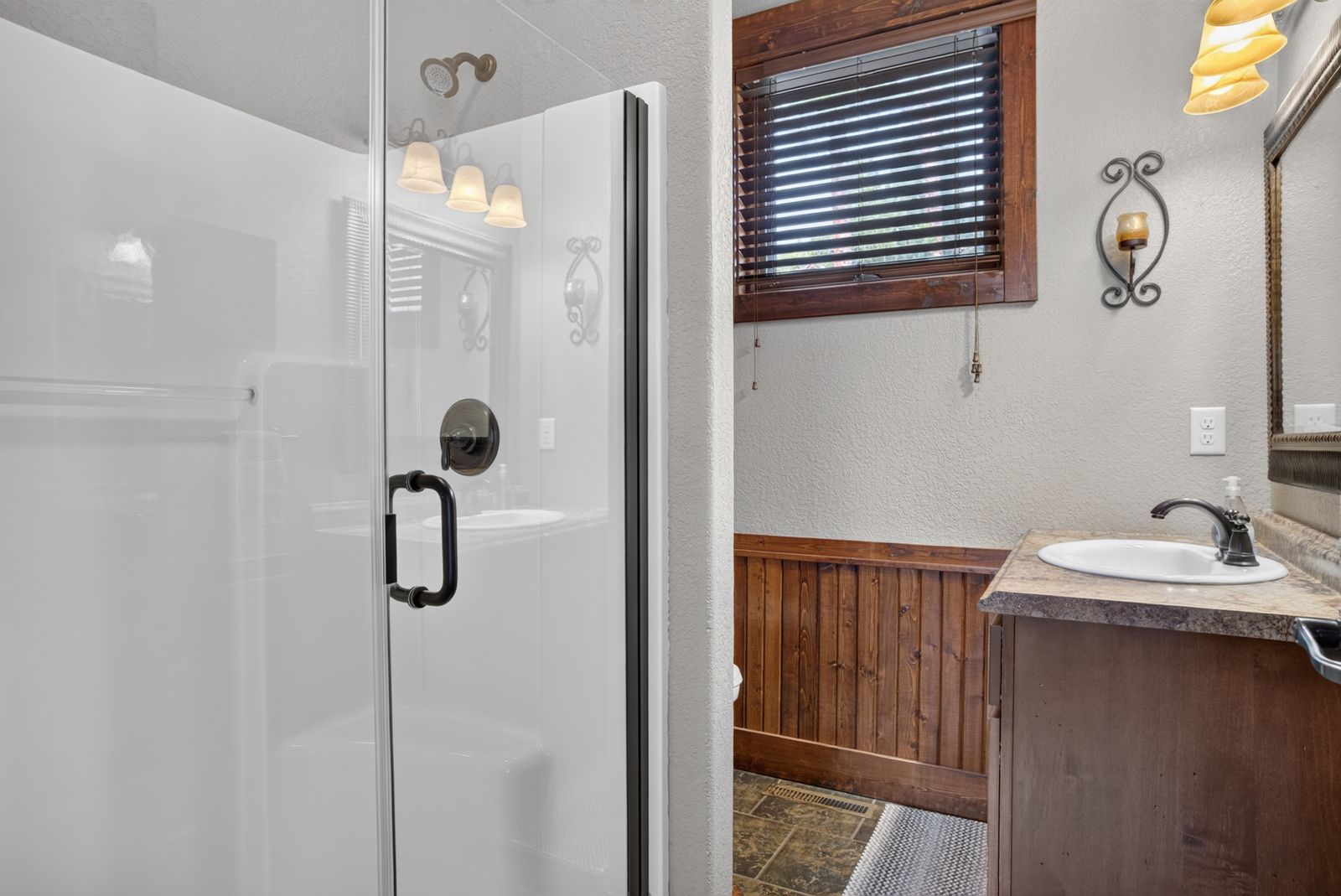 21183 GILDED MOUNTAIN LP, Lead, SD, 57754, bathrooms