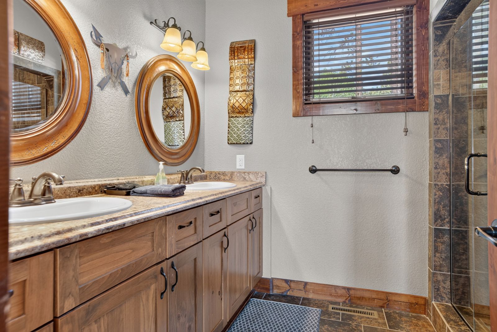 21183 GILDED MOUNTAIN LP, Lead, SD, 57754, bathrooms