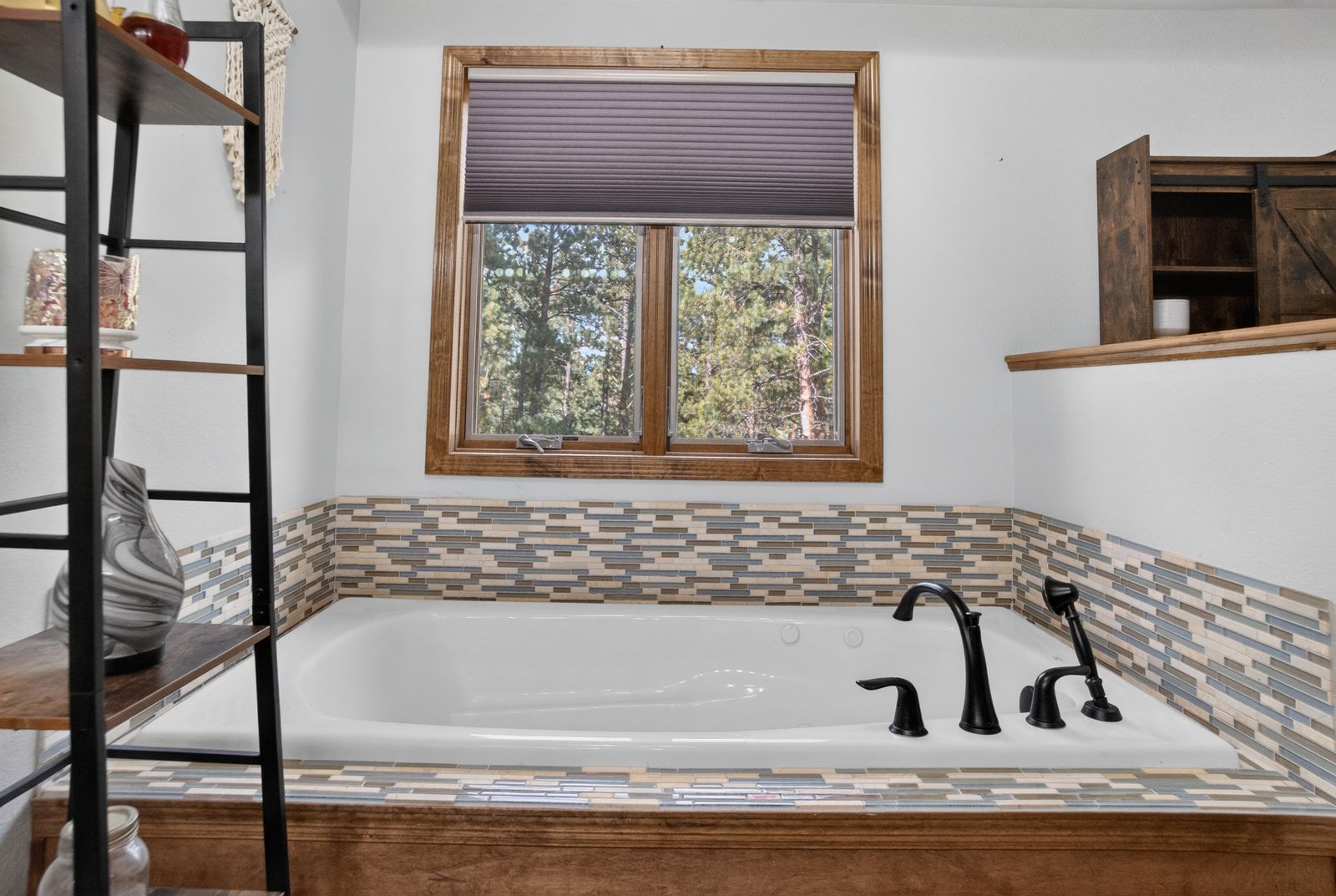 7810 LABRADOR TR, Rapid City, SD, 57702, primary bathroom