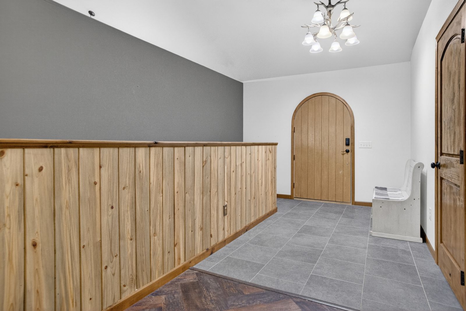 7810 LABRADOR TR, Rapid City, SD, 57702, entry mudroom