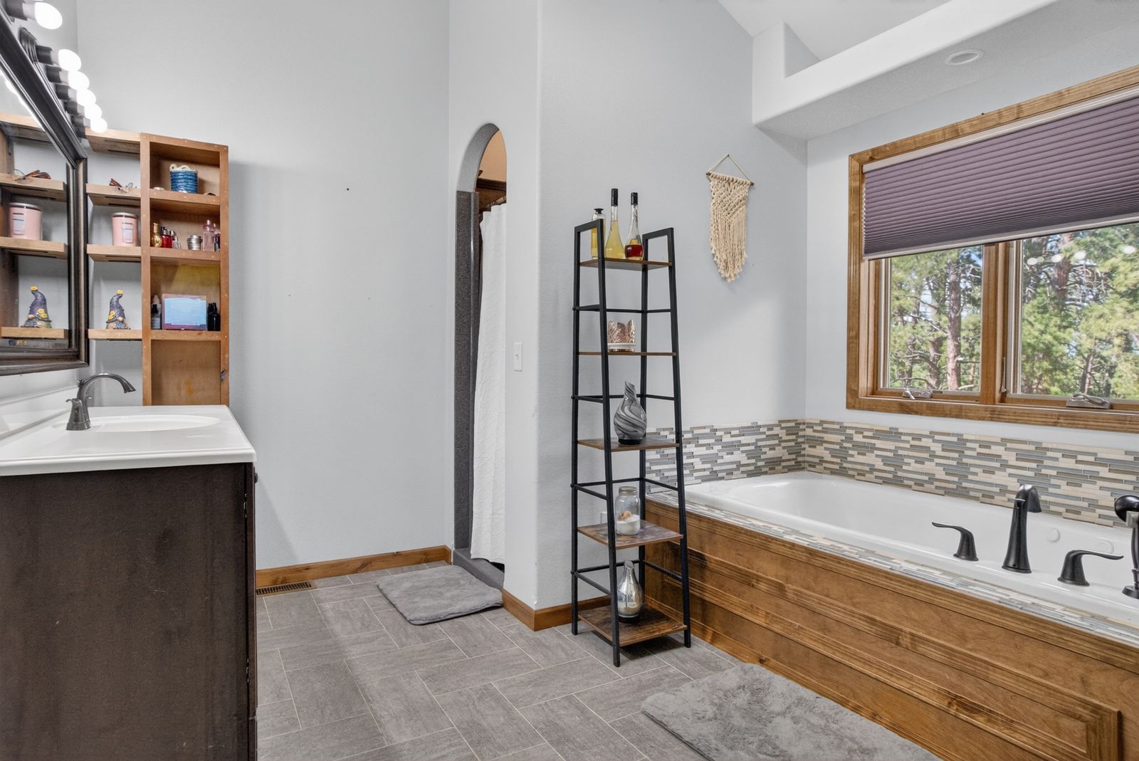 7810 LABRADOR TR, Rapid City, SD, 57702, primary bathroom