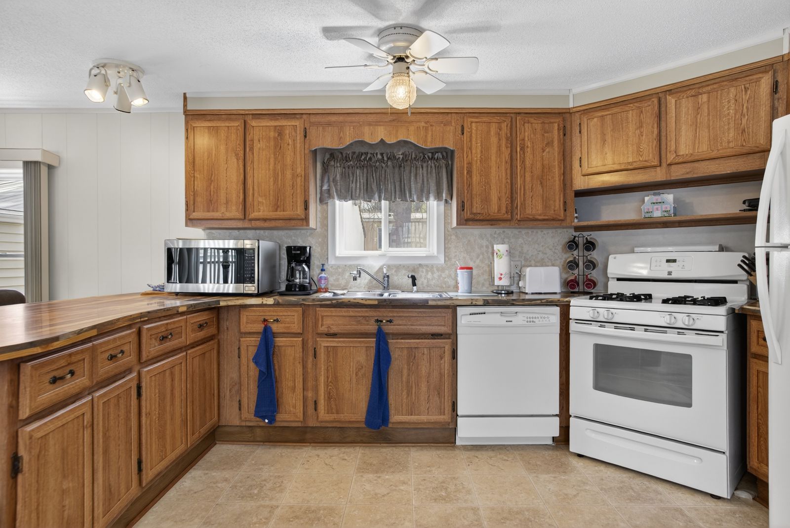 3211 VANOCKER DR, Sturgis, SD, 57785, kitchen