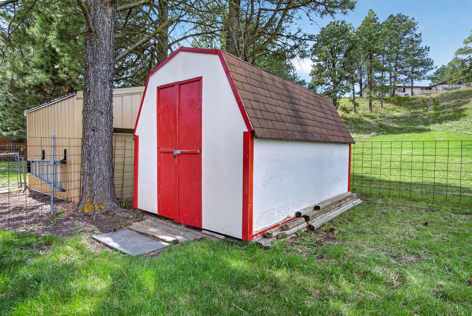 3211 VANOCKER DR, Sturgis, SD, 57785, outdoor deck