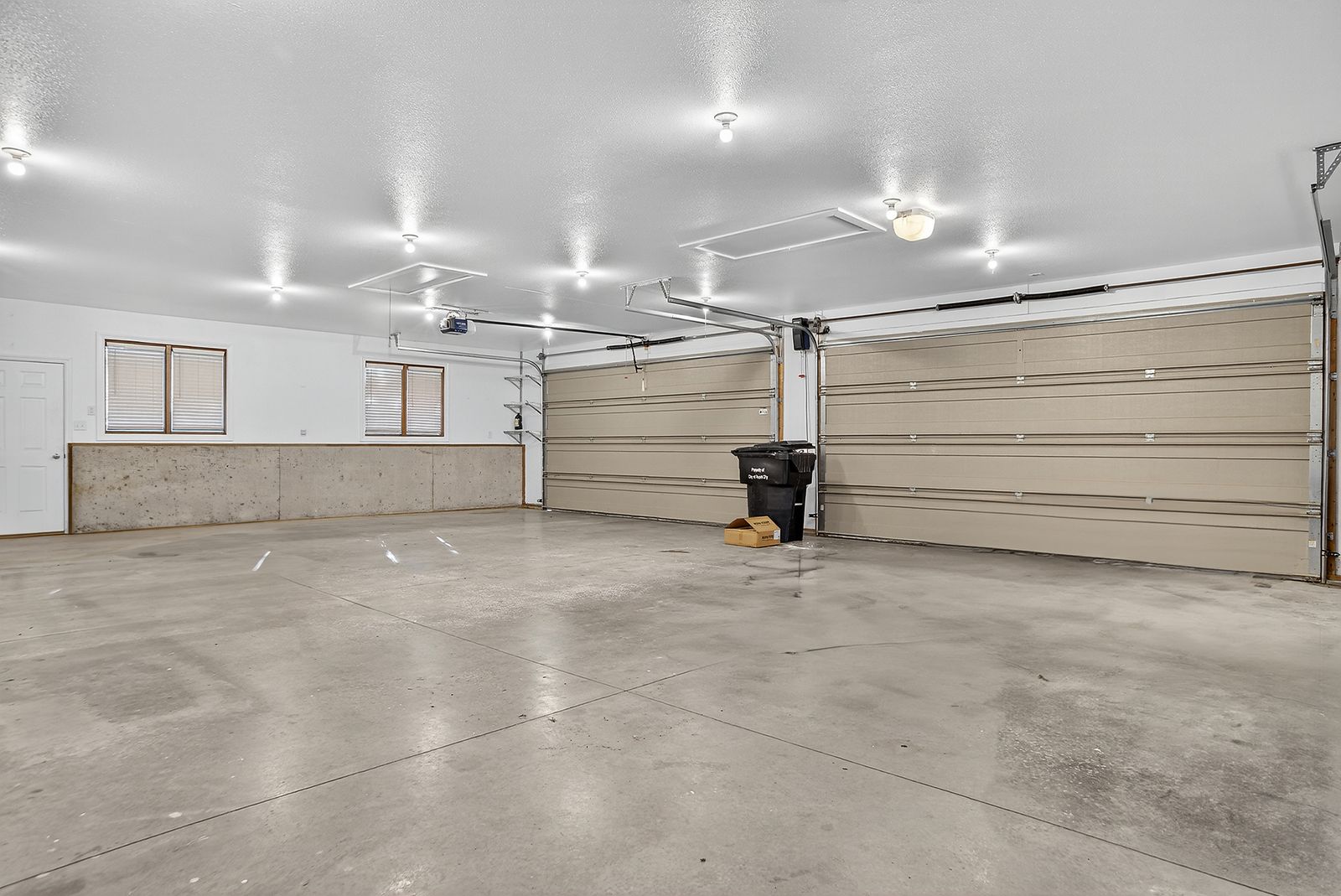 5439 MEADOWLARK DR, Rapid City, SD, 57702, garage