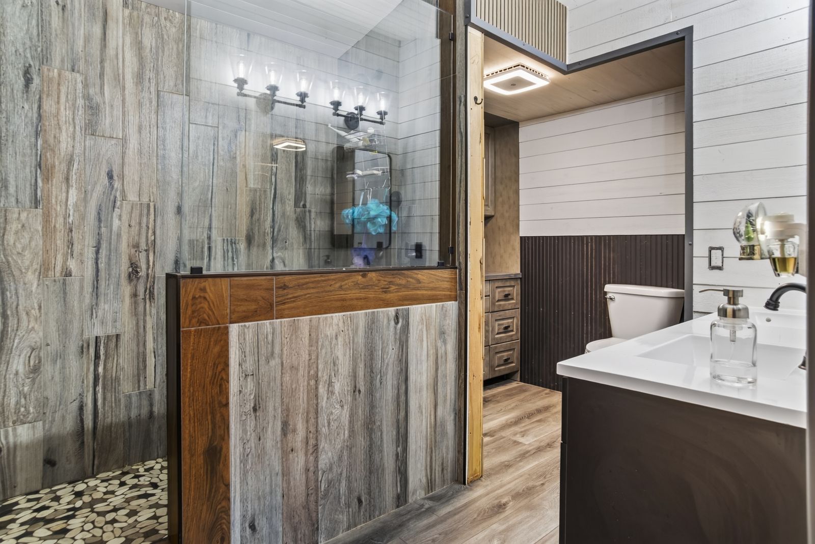 14950 W Hillsview Drive, Piedmont, SD, 57769, bathrooms