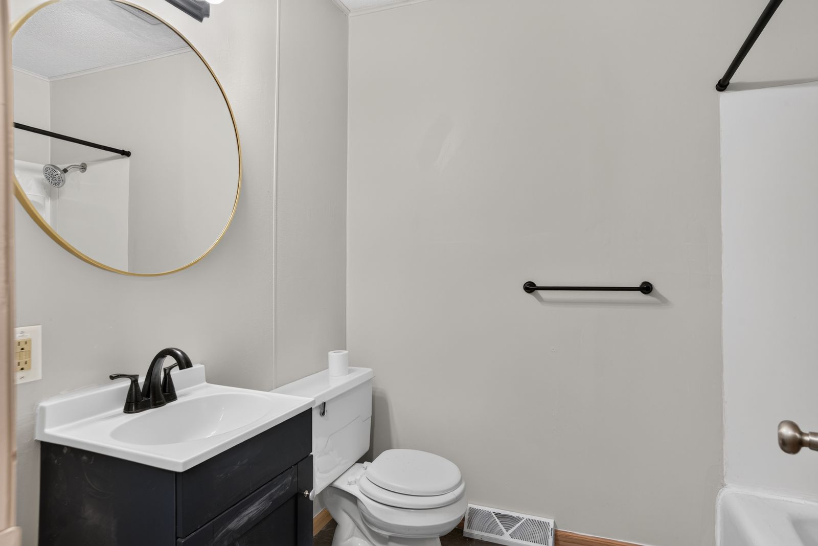 5 Tatanka Pl, Eagle Butte, SD, 57625, bathrooms