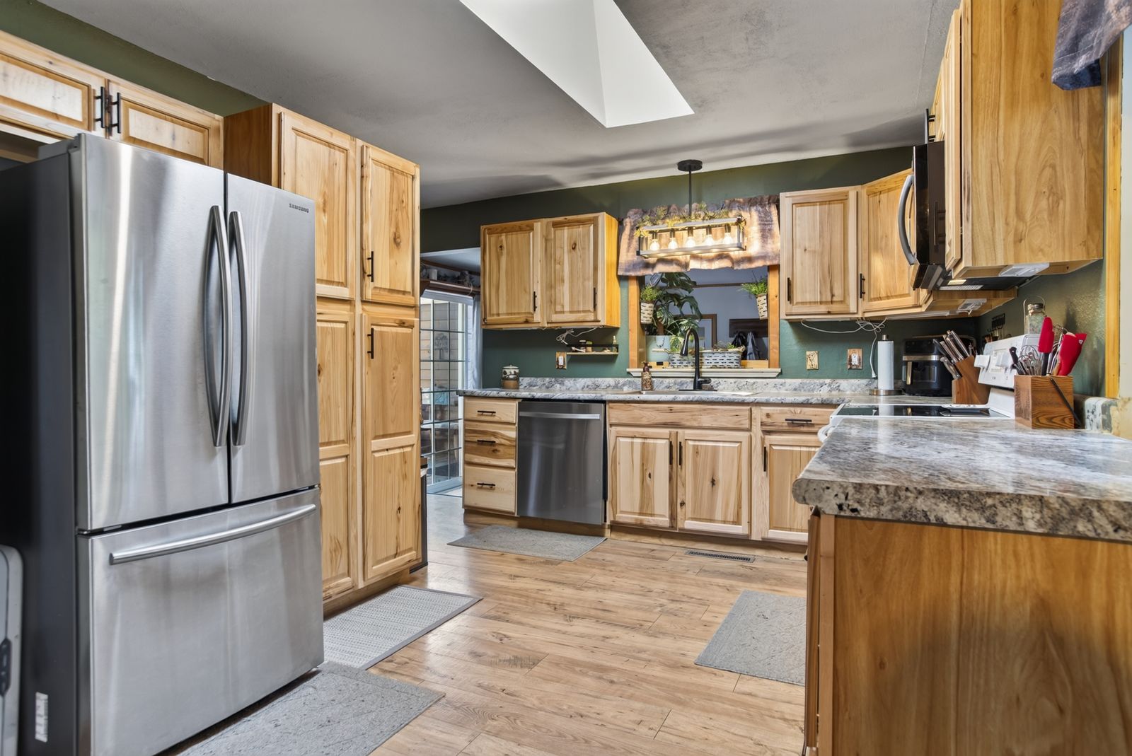 818 Roubaix Dr, Rapid City, SD, 57702, kitchen